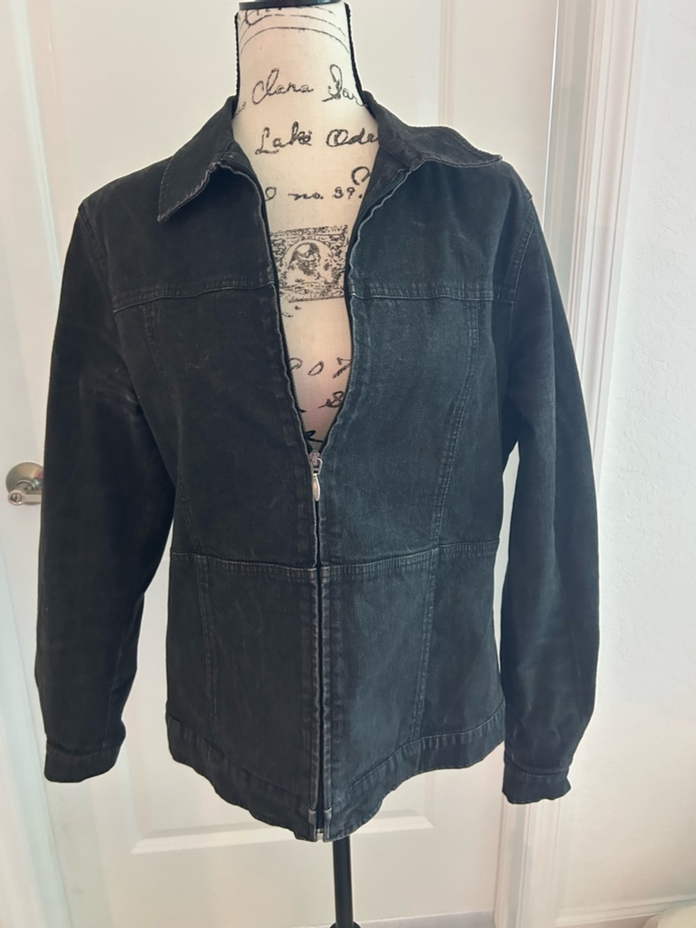 Comfort Denim Women's Black Zip-Front Jean  Jacket